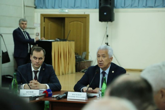 15 мая, Глава Дагестана Владимир Васильев принял участие в работе выездного семинара-совещания