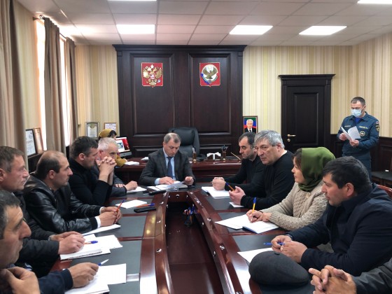 В МР "Агульский район" под руководством Закира Каидова состоялось совещание по вопросам налогов